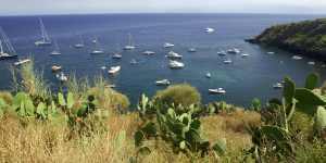 La caletta della spiaggia dell'Agriturismo Punta Aria di Vulcano