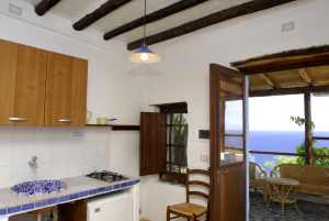 Angolo cottura e vista mare dal nostro appartamento